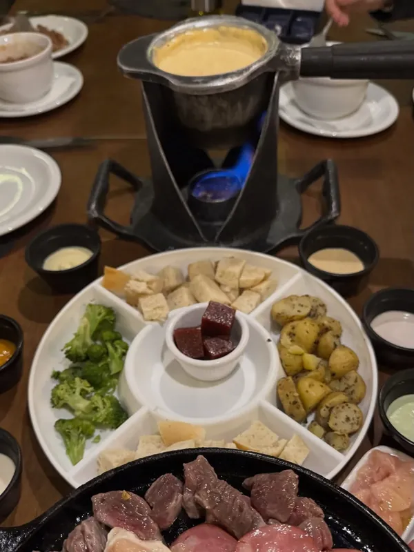 Mesa de fondue em Campos do Jordão