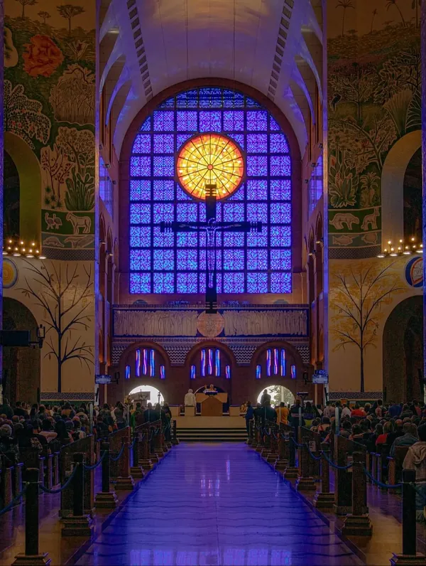 Vitrais no interior da Basílica de Aparecida