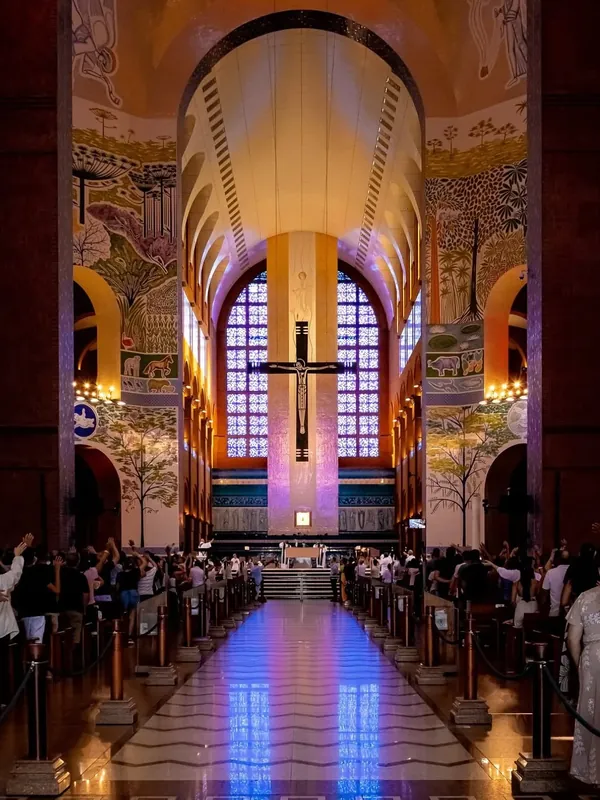 Interior do santuário em Aparecida