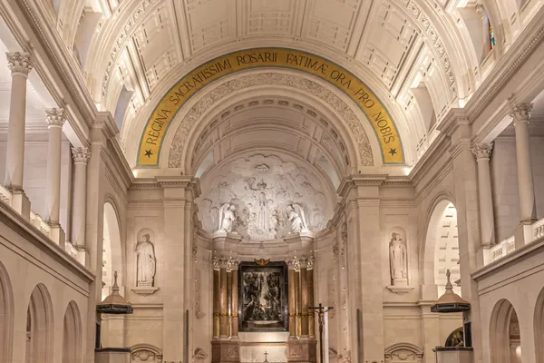 Interior de uma basílica