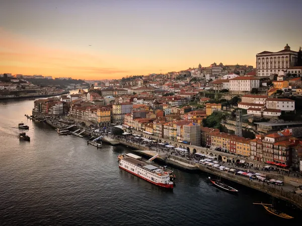 Vista do Porto junto ao rio